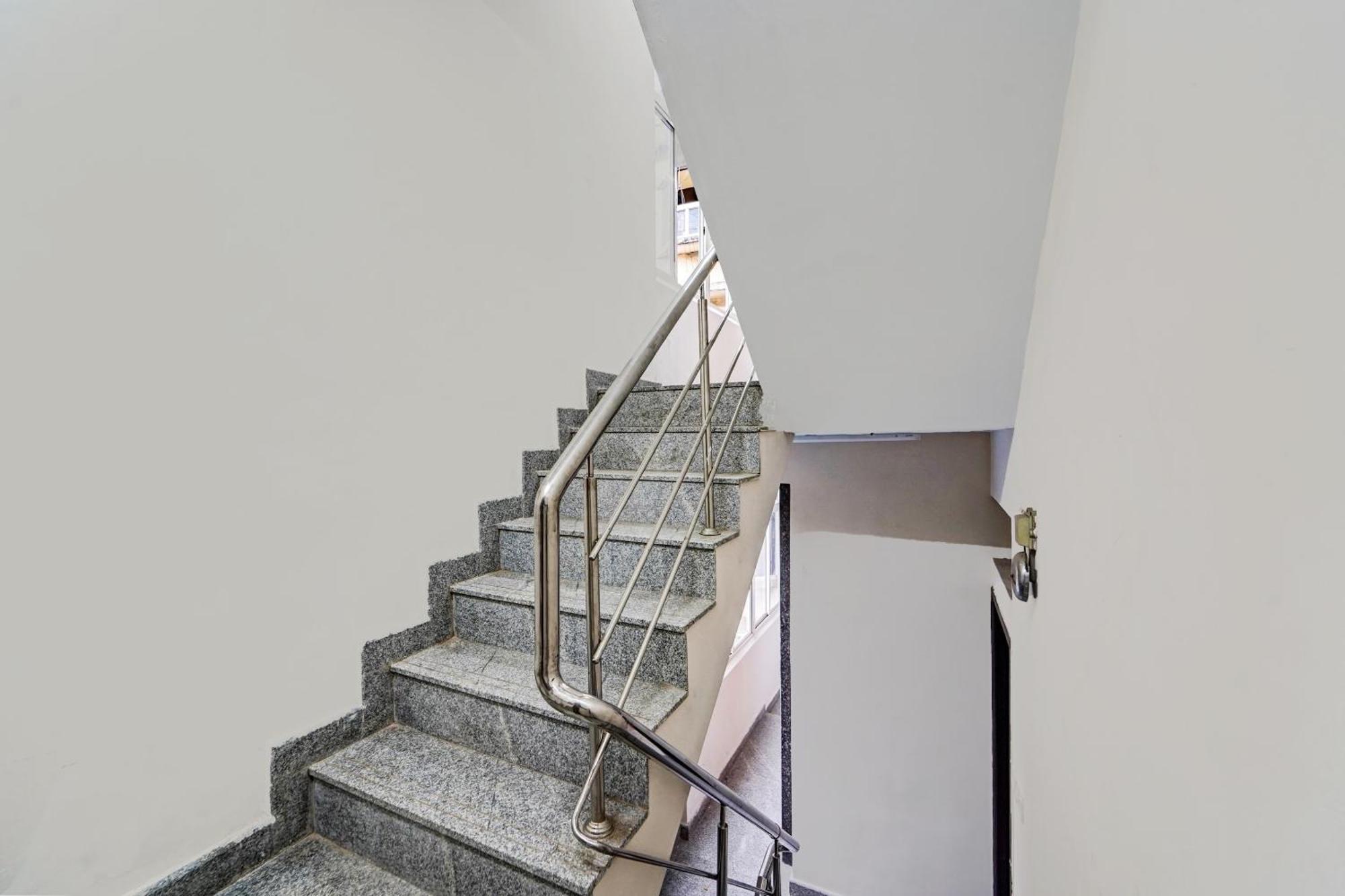 Super Townhouse 1096 Hotel Redfox Nungambakkam Near Apollo & Shankar Nethralaya Hospital Τσενάι Εξωτερικό φωτογραφία